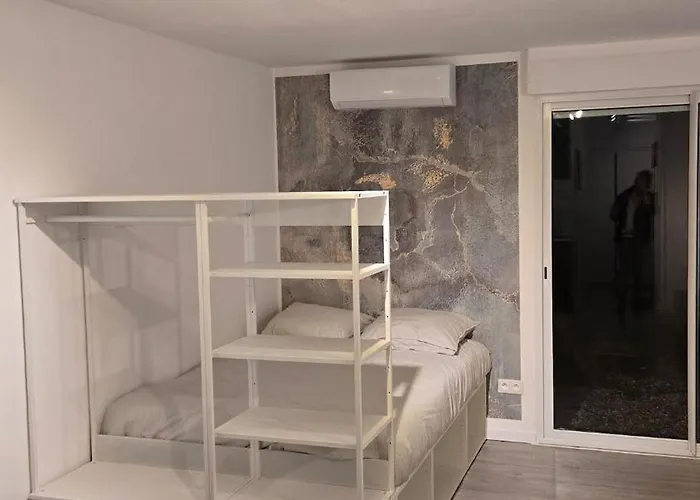 Appartement Avec Jardinet A 2 Min A Pieds De La