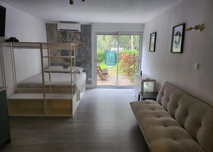 Avec Jardinet A 2 Min A Pieds De La Appartement *