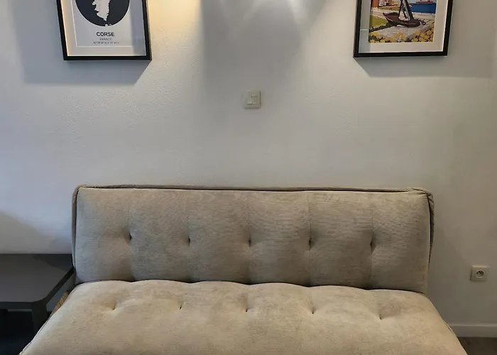 Avec Jardinet A 2 Min A Pieds De La Appartement *