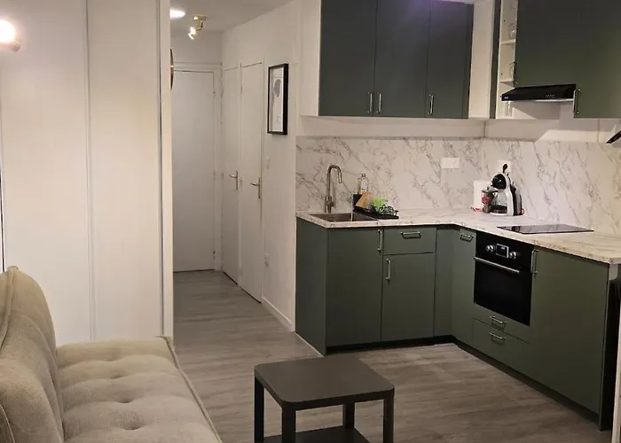 Avec Jardinet A 2 Min A Pieds De La Апартаменты