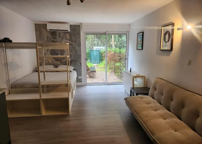 Avec Jardinet A 2 Min A Pieds De La